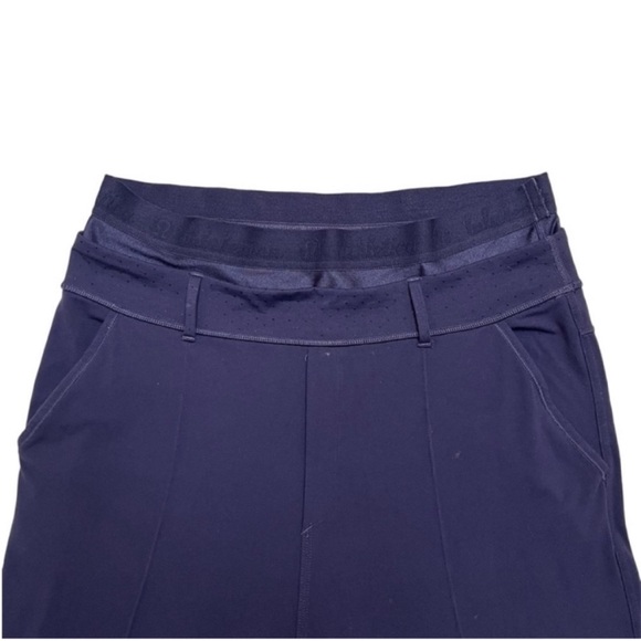 Lululemon Exquisite Trouser Crop in Nightfall
Size 8 - Picture 5 of 5